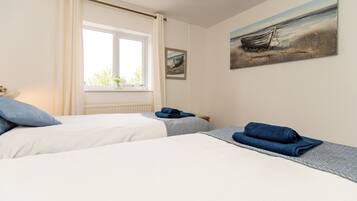 3 bedrooms, iron/ironing board, free WiFi, bed sheets