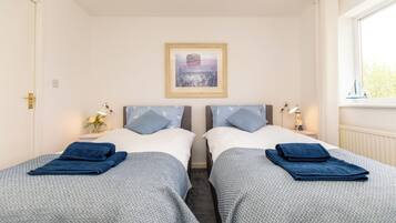 3 bedrooms, iron/ironing board, free WiFi, bed sheets