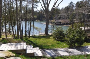 Property grounds - Sea Forever! Waterfront, Seasonal dock, Pet friendly,  20 min to Bowdoin College (Harpswell)
