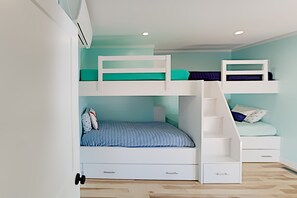 3 bedrooms, desk, iron/ironing board, free WiFi