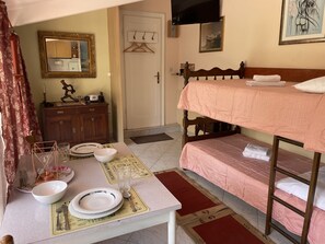 1 多间卧室、免费 WiFi、床单