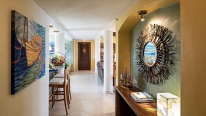 A hallway with a dining area, a decorative mirror, and a view of the ocean. - Cozumel Penthouse Condo-Las Brisas 702 (San Miguel de Cozumel)