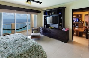 3 bedrooms, in-room safe, iron/ironing board, travel crib
