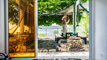 1 bedroom, in-room safe, iron/ironing board, free WiFi