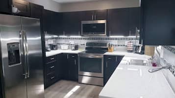 Coffee/tea maker, microwave, oven, stovetop