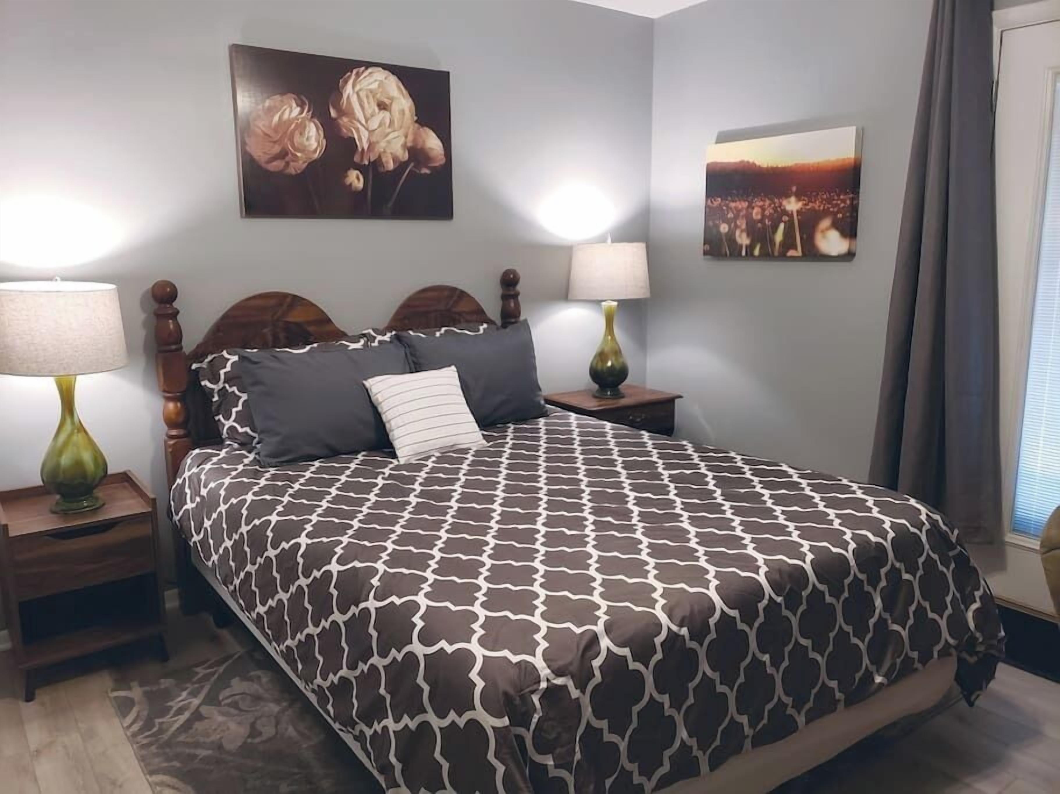 5 bedrooms, iron/ironing board, WiFi (free), bed sheets