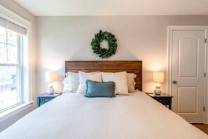 3 bedrooms, iron/ironing board, travel cot, WiFi - Chattadventure Haven - Northshore Relax + Ride! (Chattanooga)