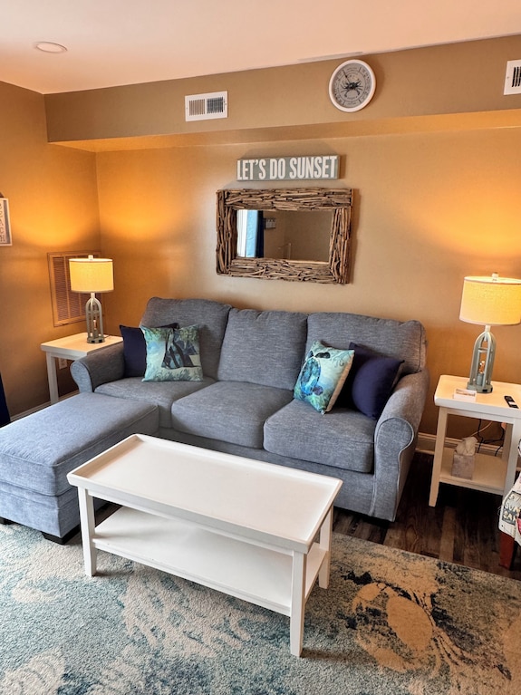 Relax, Unwind And Enjoy The Beach In A Fully Equipped Condo! Steps To The Ocean! - Maryland Beach, MD