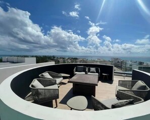 Outdoor dining - The boat A302 Beautiful Luxury and Modern Studio (Playa del Carmen)