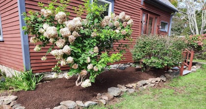 Island Home Minutes Away from beaches, hiking, kayaking, or seaside dining