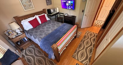 Hayden Hideaway ❤️ Quiet, Comfortable and Private. Close to everything!