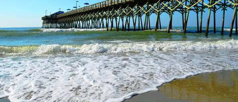 بالقرب من الشاطئ