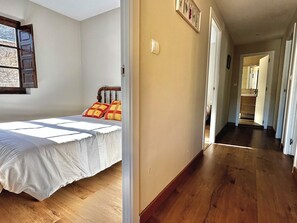 5 Schlafzimmer, Bügeleisen/Bügelbrett, Bettwäsche