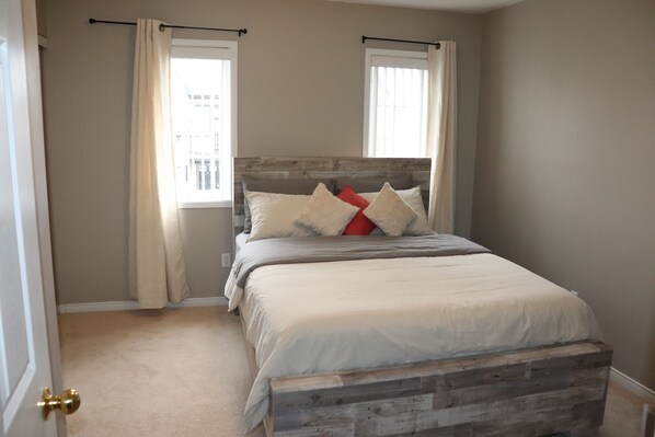 3 bedrooms, iron/ironing board, free WiFi, bed sheets