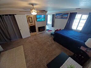 1 chambre, bureau, fer et planche à repasser, Wi-Fi gratuit