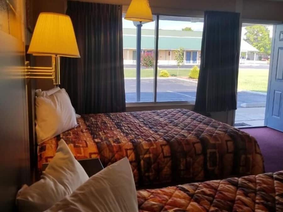 Cortinas blackout, tabla de planchar con plancha y wifi gratis