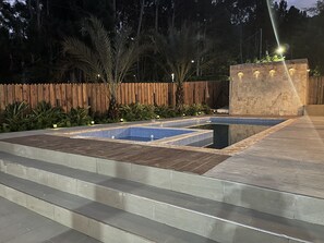 Alberca al aire libre y alberca climatizada