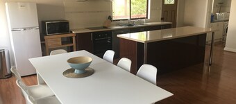 Cosy beachside cottage a short walk to the beautiful Coronet Bay beach