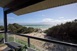 Property grounds - Beachfront ocean-view apartment with balcony (Semaphore Park)