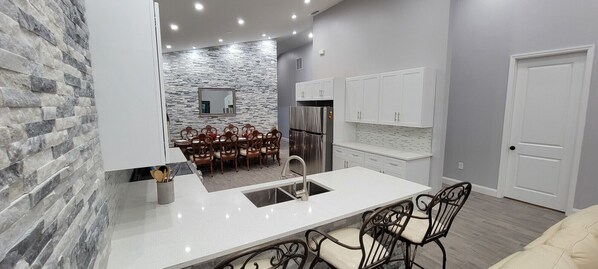 Interior - Spacious 6bdr/5bath Vacation Home 1 mi to beach (Naples)