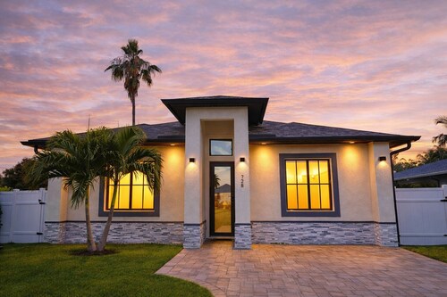 Spacious 6bdr/5bath Vacation Home 1 mi to beach