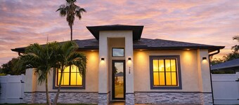 Spacious 6bdr/5bath Vacation Home 1 mi to beach