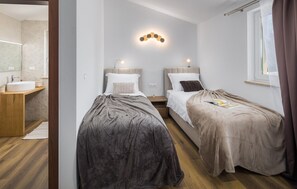 3 habitaciones, caja de seguridad en la habitación y cuna de viaje 