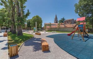 Children's area - Cozy apartment in Pilkovici with WiFi (Pilkovici)