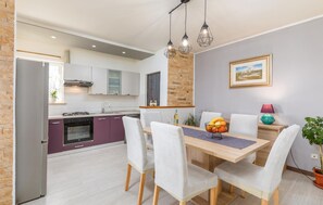 Dining - Cozy apartment in Pilkovici with WiFi (Pilkovici)