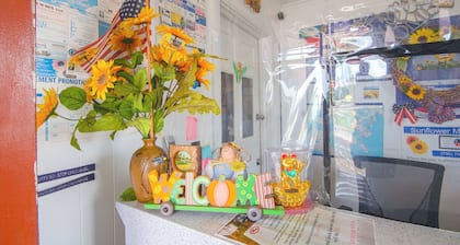 Sunflower Motel Hiawatha By OYO