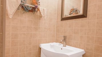 Room, 1 Single Bed | Bathroom