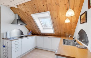 Fridge, stovetop, dishwasher, coffee/tea maker - Stunning apartment in Thisted with WiFi (Thisted)