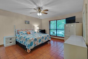 4 habitaciones, tabla de planchar con plancha y cuna de viaje