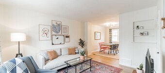 Sunny & Stylish Manayunk Cottage w/ Private Back Yard