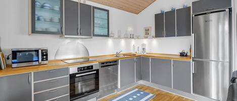 Fridge, stovetop, dishwasher, coffee/tea maker