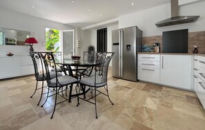 Fridge, oven, stovetop, dishwasher - Nice home in Comps with WiFi (Comps)