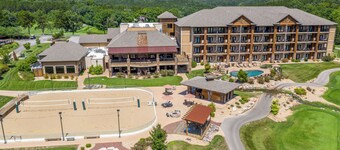 On 7th Green- Hot Tub-Comm Pool-Quiet Neighborhood-Firepit-Golf Course