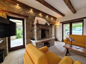 Télévision, cheminée