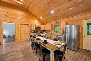 Fridge, microwave, oven, stovetop - Cozy 3BDR Cabin Across From Convention Center | Fast WiFi | Hot Tub (Sevierville)