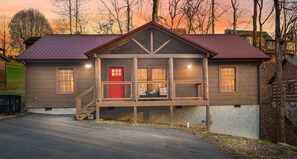 Exterior - Cozy 3BDR Cabin Across From Convention Center | Fast WiFi | Hot Tub (Sevierville)