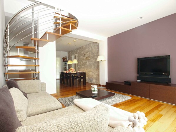 TV - Villa with air conditioning and pool (Pula)