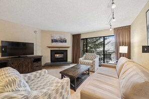 TV, fireplace - Spring Skiing in Vail (Vail)