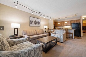 TV, fireplace - Spring Skiing in Vail (Vail)