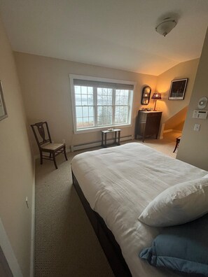 2 bedrooms, iron/ironing board, travel crib, free WiFi - Waterfront Getaway Near Acadia w/ Spectacular View (Deer Isle)