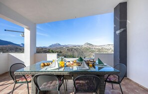 Outdoor dining - Gorgeous apartment in Slime (Slime)