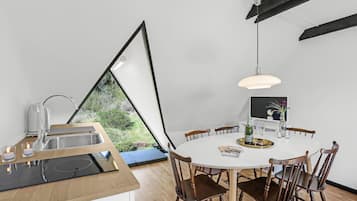 Fridge, coffee/tea maker