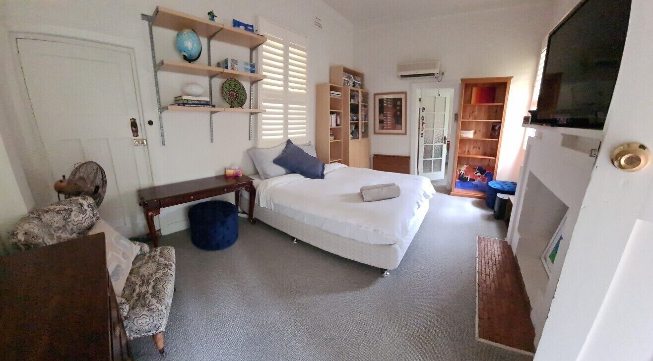 6 bedrooms, desk, iron/ironing board, free WiFi