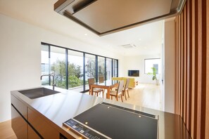 精品别墅, 无烟房 (Construction ongoing nearby, No View) | 私人厨房 | 大冰箱、微波炉、炉灶、烤面包机