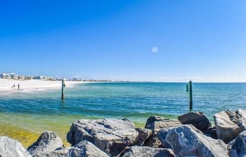 Brand New Gulf View 2 BR 2 Bath with outdoor shower just 100 yds from the beach.