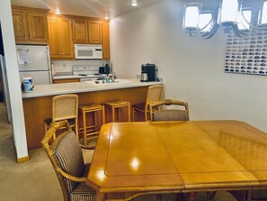 Dining - Wonderful 3 bdrm 3 bath condo w great views & tons to do! Brand new Central AC! (Egg Harbor)